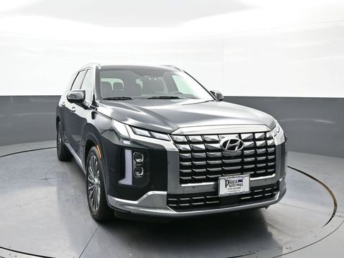 Used 2024 Hyundai Palisade Calligraphy image 3