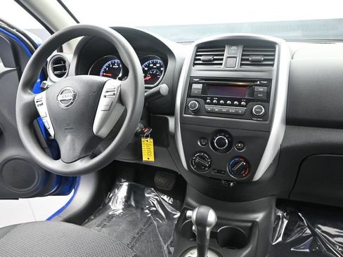 Used 2015 Nissan Versa SV FWD image 26