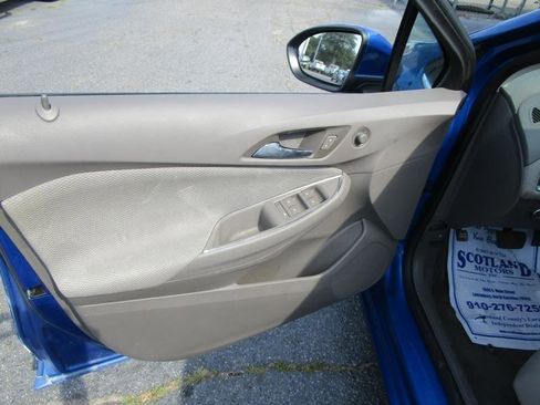 Used 2017 Chevrolet Cruze LT image 11