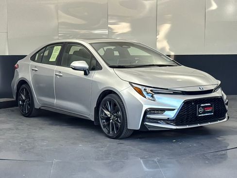 Used 2025 Toyota Corolla SE w/ SE Premium Package FWD image 1