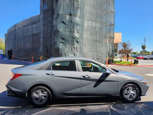 New 2026 Hyundai Elantra SE image 8