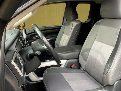 Used 2020 Nissan Titan SV w/ SV Convenience Package image 18