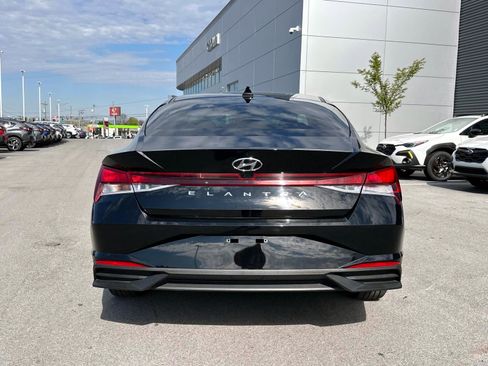 Used 2022 Hyundai Elantra SEL w/ Convenience Package image 6