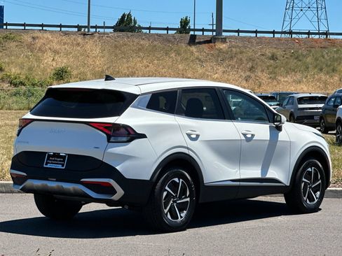 Used 2023 Kia Sportage LX AWD/4WD image 3