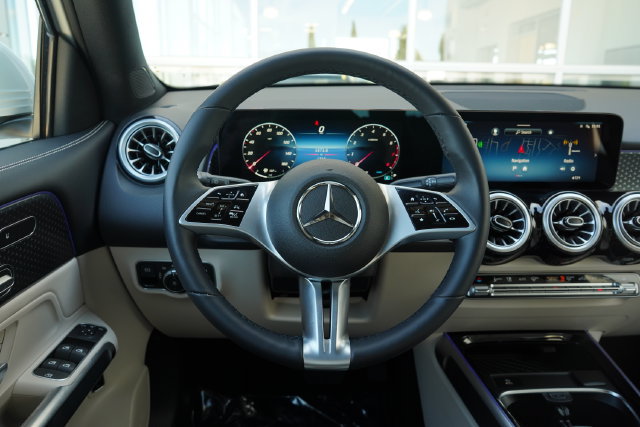 Used 2025 Mercedes-Benz GLB 250 image 17