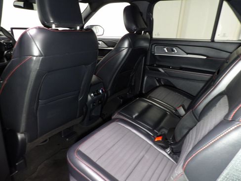 Used 2025 Ford Explorer ST-Line w/ ST-Line Street Pack AWD/4WD image 17
