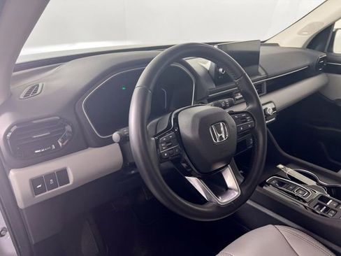 Certified 2023 Honda Pilot Touring image 12