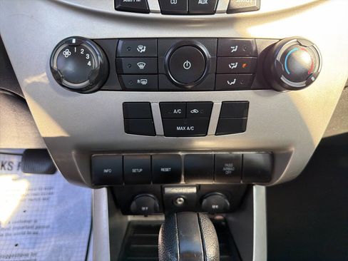 Used 2008 Ford Focus SE image 24