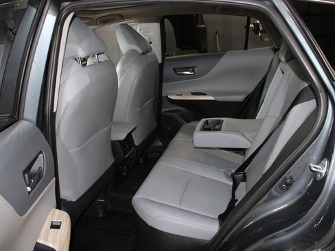 Used 2024 Toyota Venza Limited AWD/4WD image 12