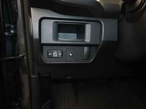 Used 2017 Toyota Tacoma SR5 w/ Tow Package RWD image 12