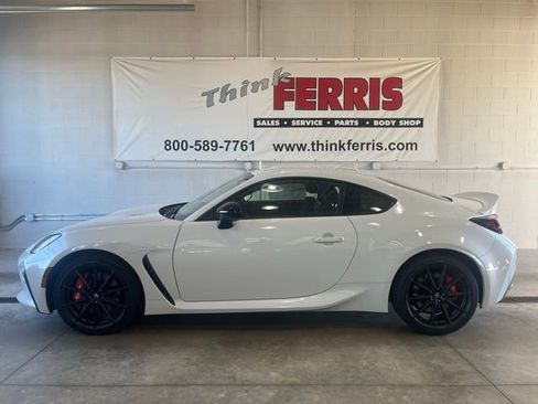 New 2025 Toyota GR86 Premium image 2