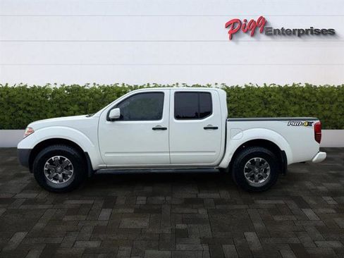 Used 2019 Nissan Frontier PRO-4X image 2