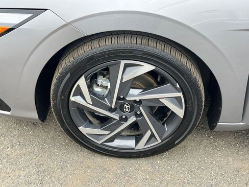 Used 2025 Hyundai Elantra SEL image 28