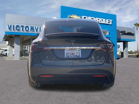 Used 2018 Tesla Model X 75D AWD/4WD image 5