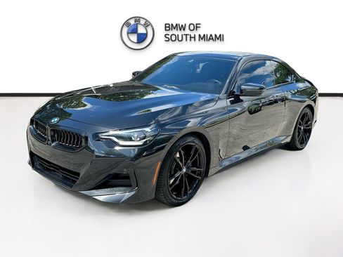 Used 2022 BMW 230i Coupe w/ M Sport Package RWD image 3
