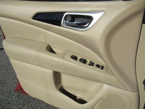 Used 2018 Nissan Pathfinder SV FWD image 18