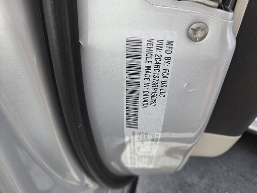 Used 2024 Chrysler Pacifica Limited FWD image 4