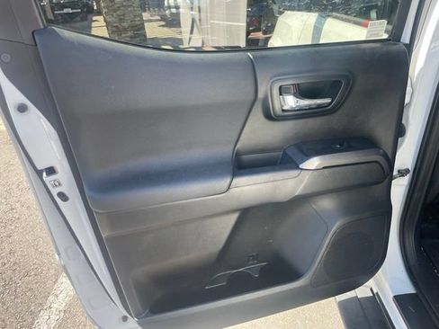 Used 2017 Toyota Tacoma TRD Sport w/ Tow Package RWD image 6