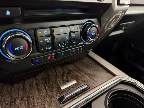 Used 2017 Ford F450 Lariat w/ Lariat Ultimate Package image 31