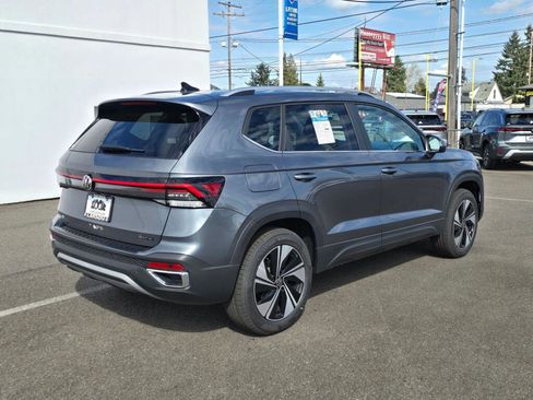 New 2026 Volkswagen Taos SE AWD/4WD image 3