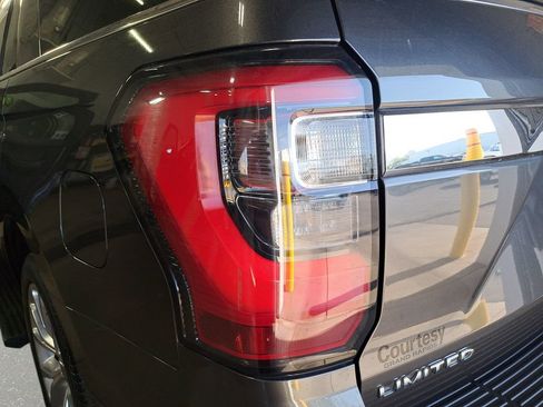 Used 2019 Ford Expedition Limited w/ Equipment Group 302A AWD/4WD image 34