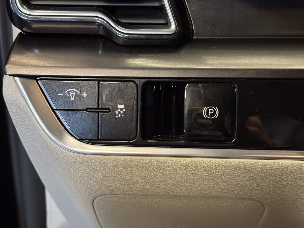 Used 2025 Kia Sportage EX AWD/4WD image 18