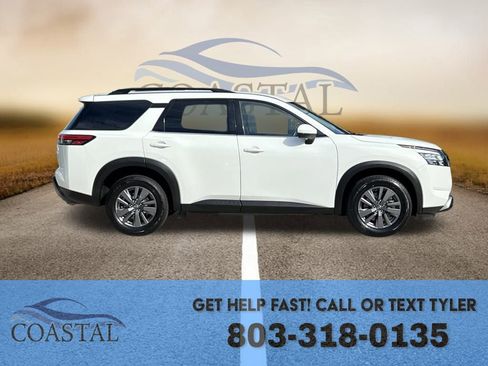 Used 2024 Nissan Pathfinder SV image 4