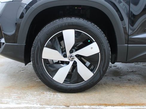 Certified 2025 Volkswagen Taos S image 29