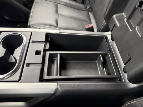 Used 2017 Nissan Titan SL image 37