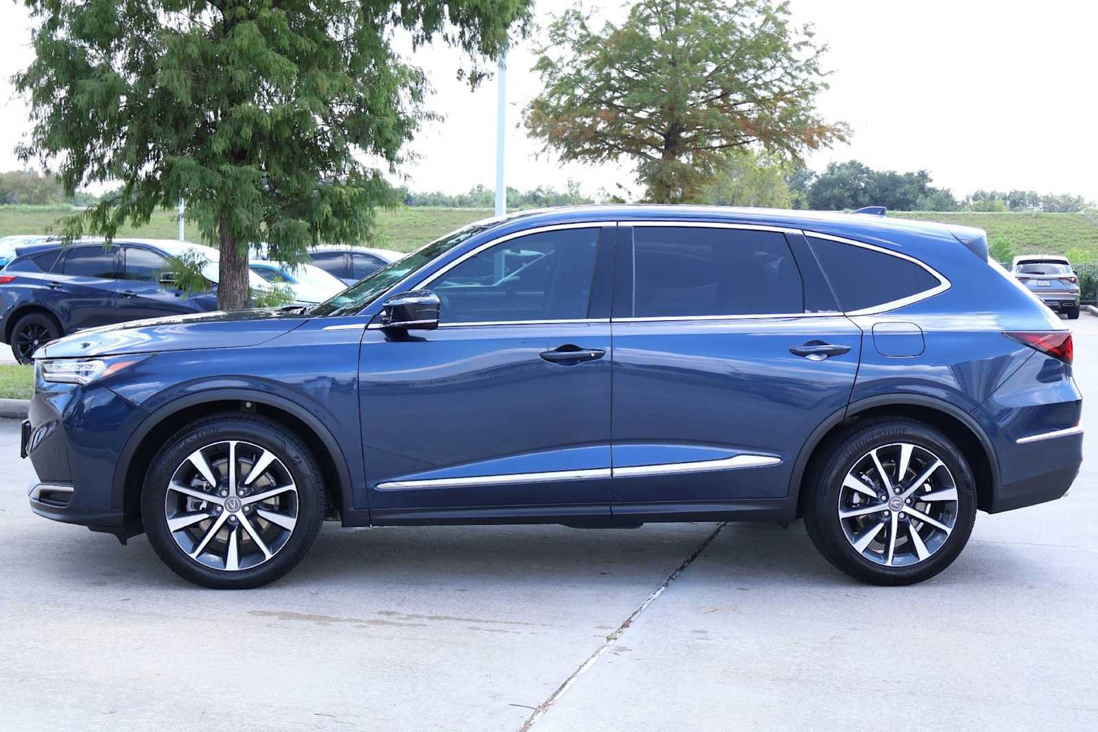Certified 2026 Acura MDX w/ Technology Package FWD image 3