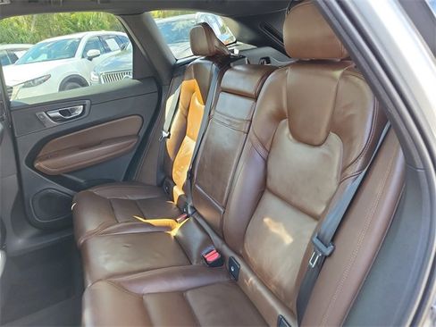 Used 2021 Volvo XC60 T5 Inscription image 13