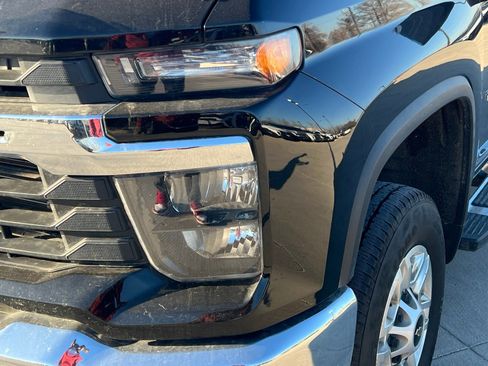 Used 2025 Chevrolet Silverado 2500 LT w/ Convenience Package image 4