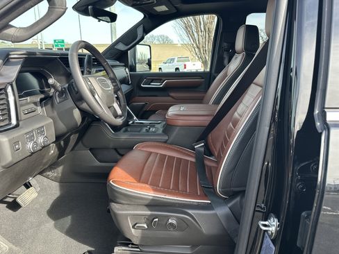 Used 2025 GMC Sierra 2500 Denali Ultimate image 16