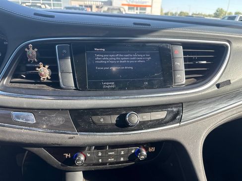 Used 2022 Buick Enclave Essence FWD image 11