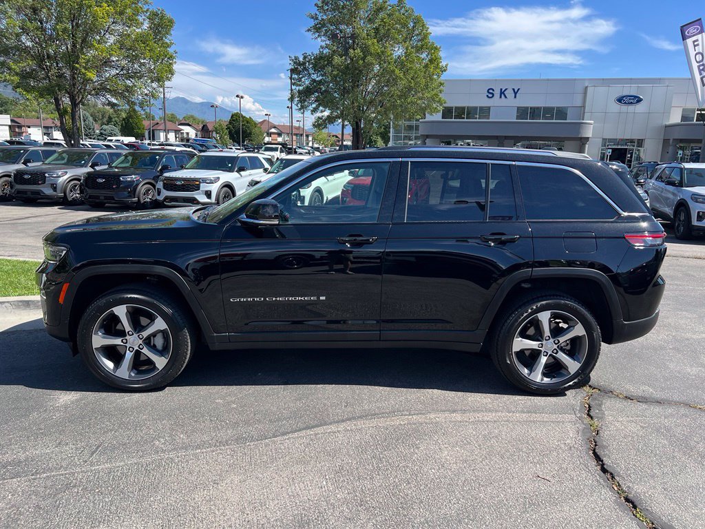 Used 2023 Jeep Grand Cherokee Limited AWD/4WD image 13