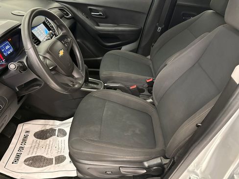 Used 2017 Chevrolet Trax LS FWD image 17