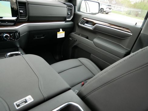 New 2026 GMC Sierra 1500 Elevation w/ Elevation Premium Package AWD/4WD image 15