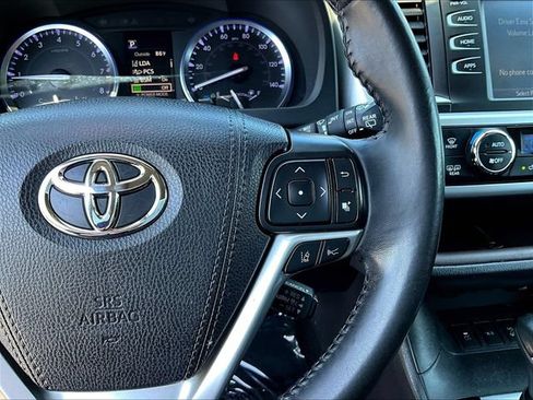 Used 2019 Toyota Highlander XLE AWD/4WD image 13