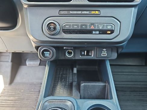 Used 2025 Ford Maverick Lariat w/ Black Appearance Package image 26