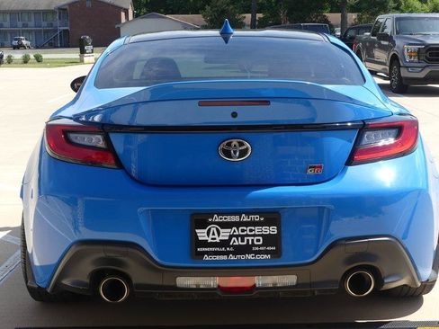 Used 2022 Toyota GR86 Premium RWD image 4
