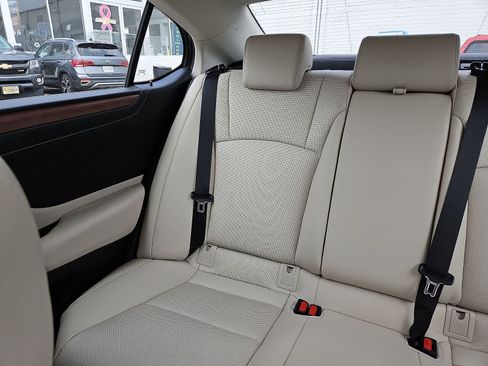 Used 2025 Lexus ES 300h w/ Premium Package FWD image 13