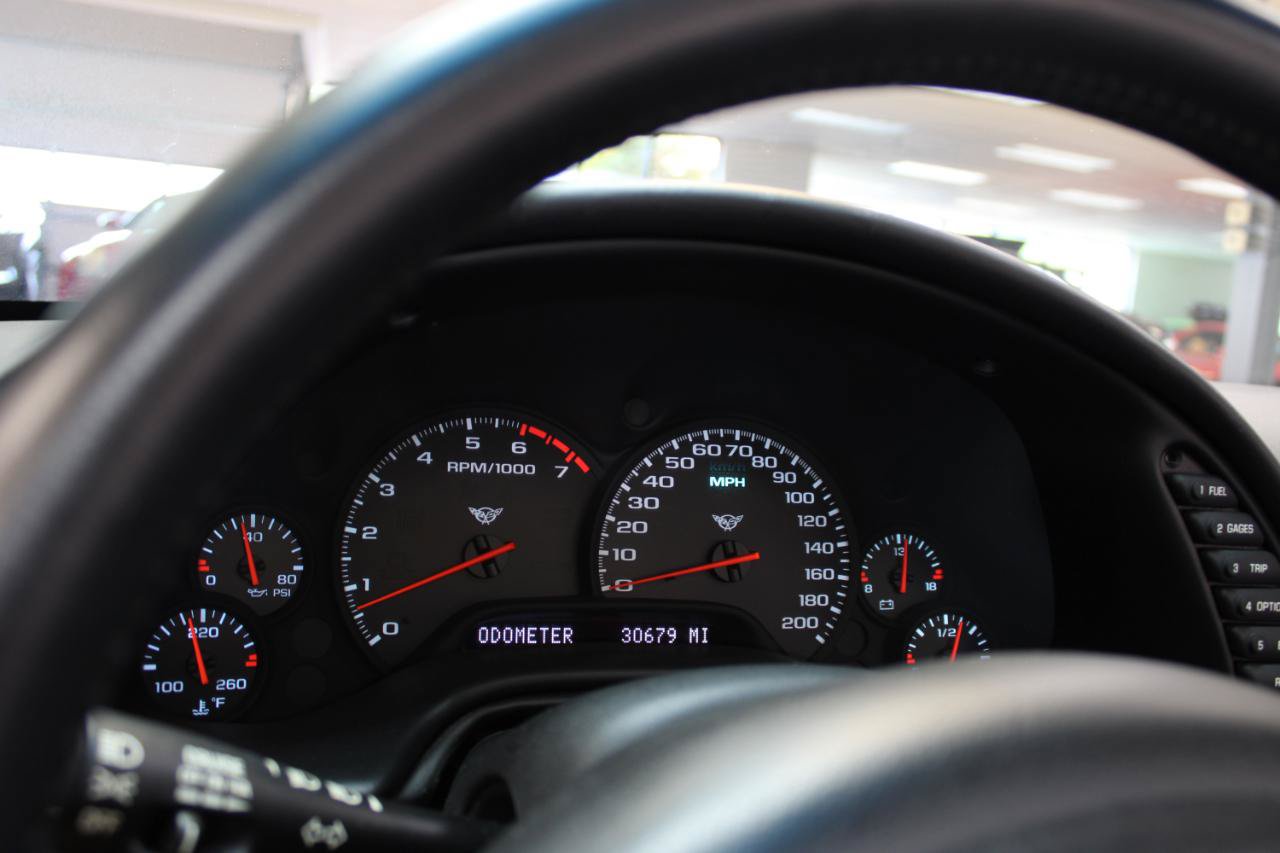 Used 2004 Chevrolet Corvette Convertible w/ Preferred Equipment Group RWD image 25