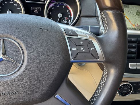 Used 2014 Mercedes-Benz GL 450 4MATIC image 29