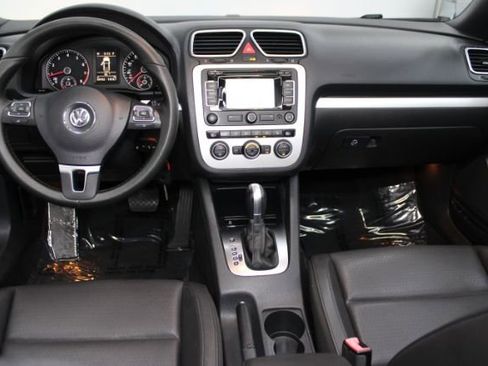 Used 2015 Volkswagen Eos Komfort image 2