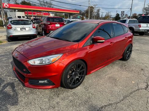 Used 2018 Ford Focus ST image 5