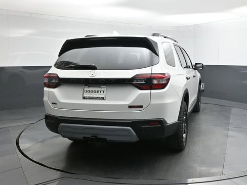 New 2025 Honda Pilot TrailSport image 8
