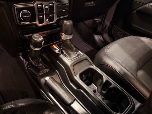 Used 2020 Jeep Wrangler Unlimited Sahara AWD/4WD image 25