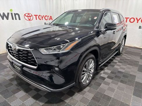 Used 2026 Toyota Highlander Platinum AWD/4WD image 3