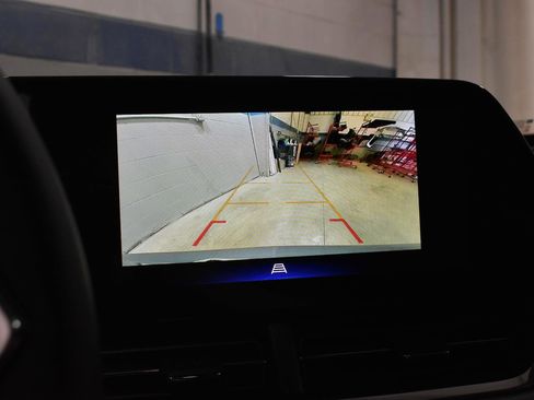 Used 2025 Chevrolet Trax LT w/ Sunroof Package FWD image 15