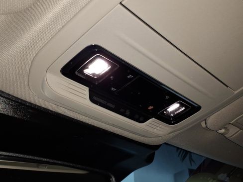 Used 2025 Lincoln Corsair AWD w/ Rear Removable Package Tray image 21